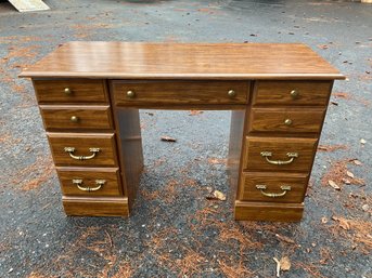 A contemporary flat top, knee