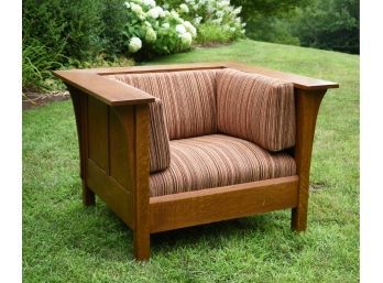 A contemporary Stickley Mission oak