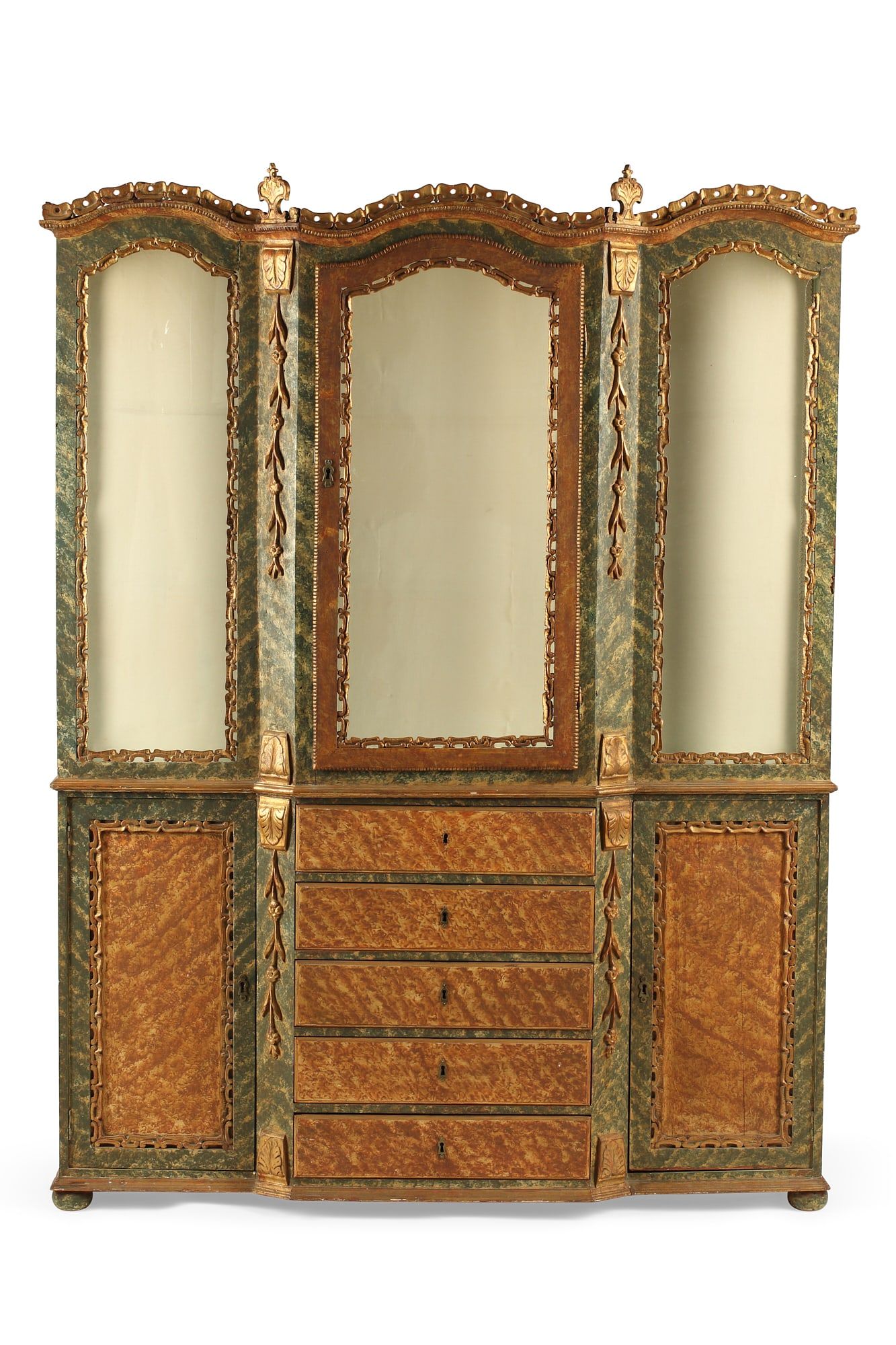 A CONTINENTAL BAROQUE STYLE DISPLAY