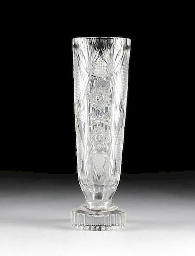 A CONTINENTAL CUT CRYSTAL VASE,