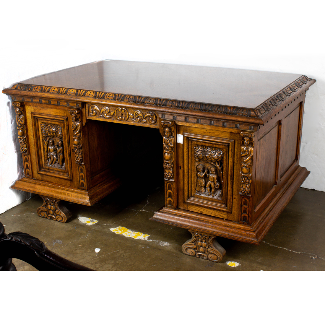 A CONTINENTAL RENAISSANCE STYLE OAK