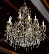 A CONTINENTAL STYLE TIERED CRY