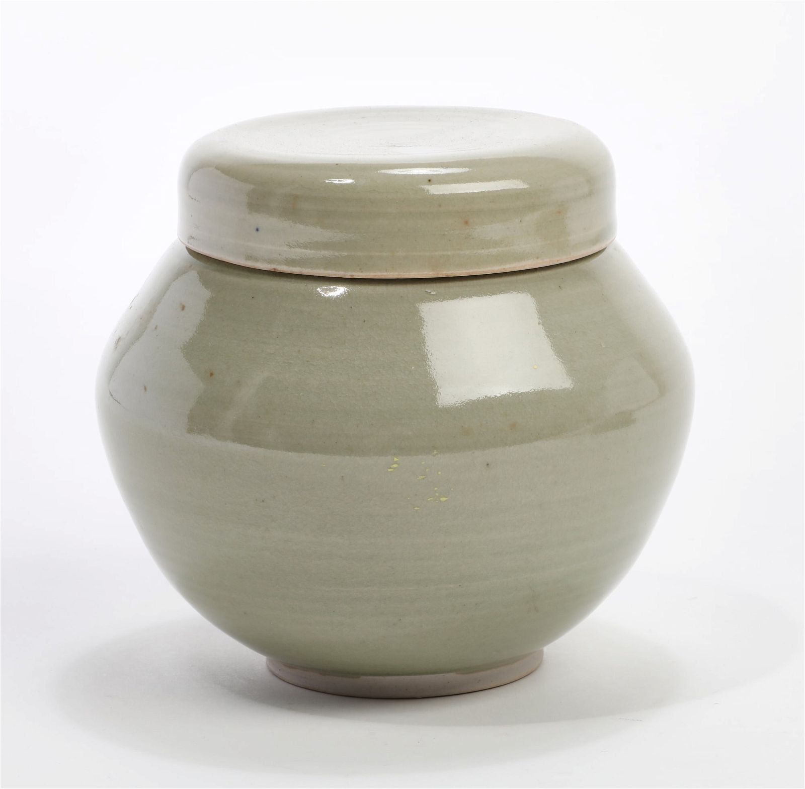 A COVERED GREEN CERAMIC VESSELA