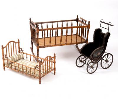 A cradle with spindle turned