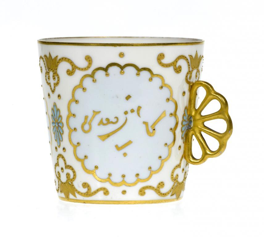 A CROWN DERBY EGGSHELL BODY