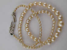 A cultured pearl necklace with
