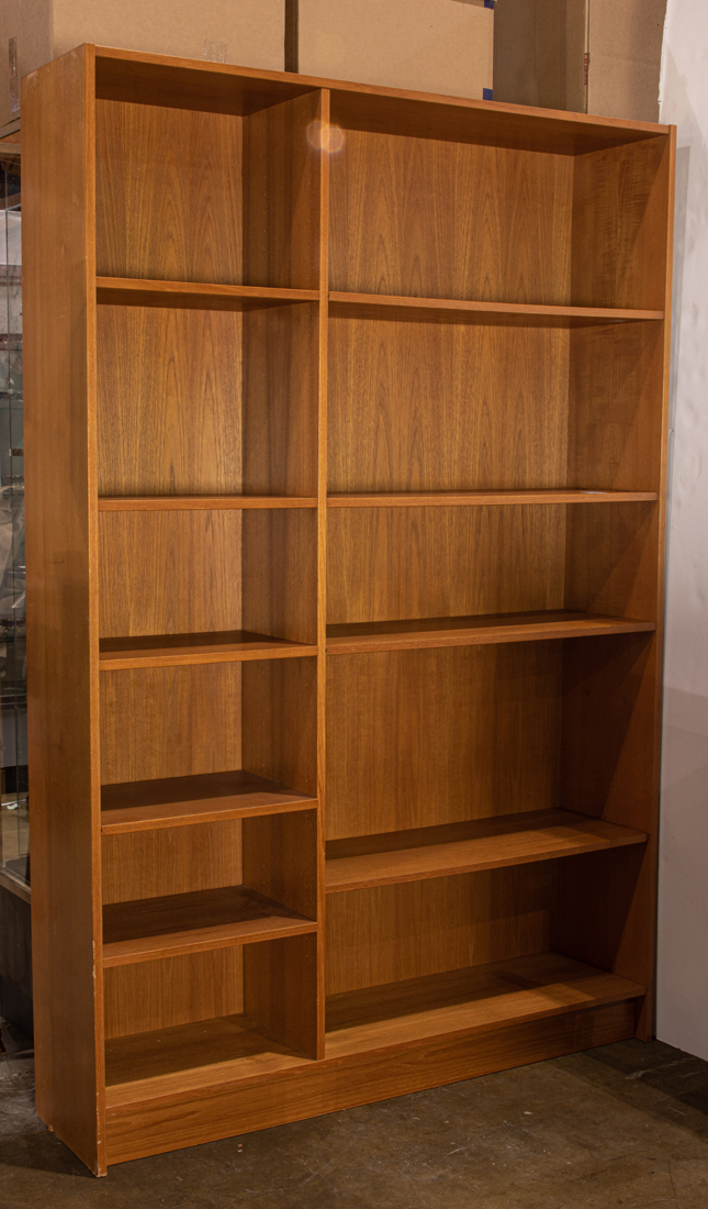 A DANISH MODERN TEAK SHELF UNIT A