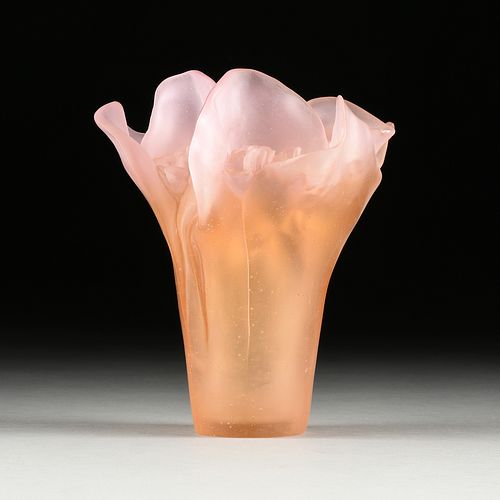 A DAUM PINK PÂTE DE VERRE FLORA