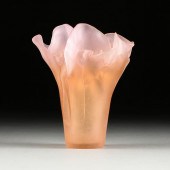 A DAUM PINK PÂTE DE VERRE FLOR