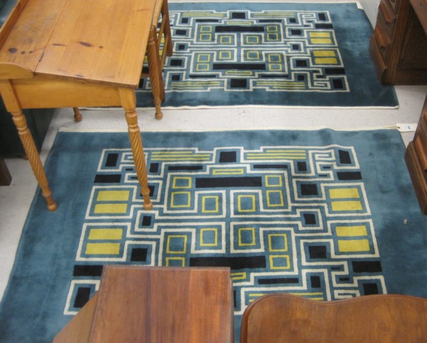 A DECORATIVE PAIR OF CONTEMPORARY