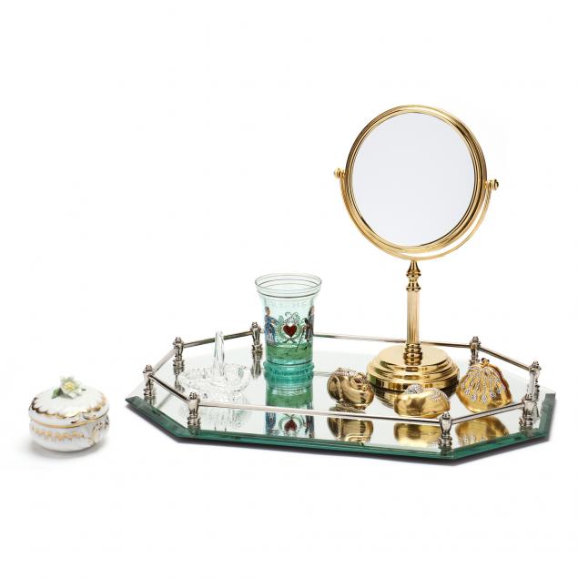 A DECORATIVE VANITY GROUPING (8)