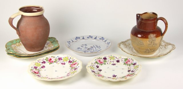 A Delft plate decorated a parrot