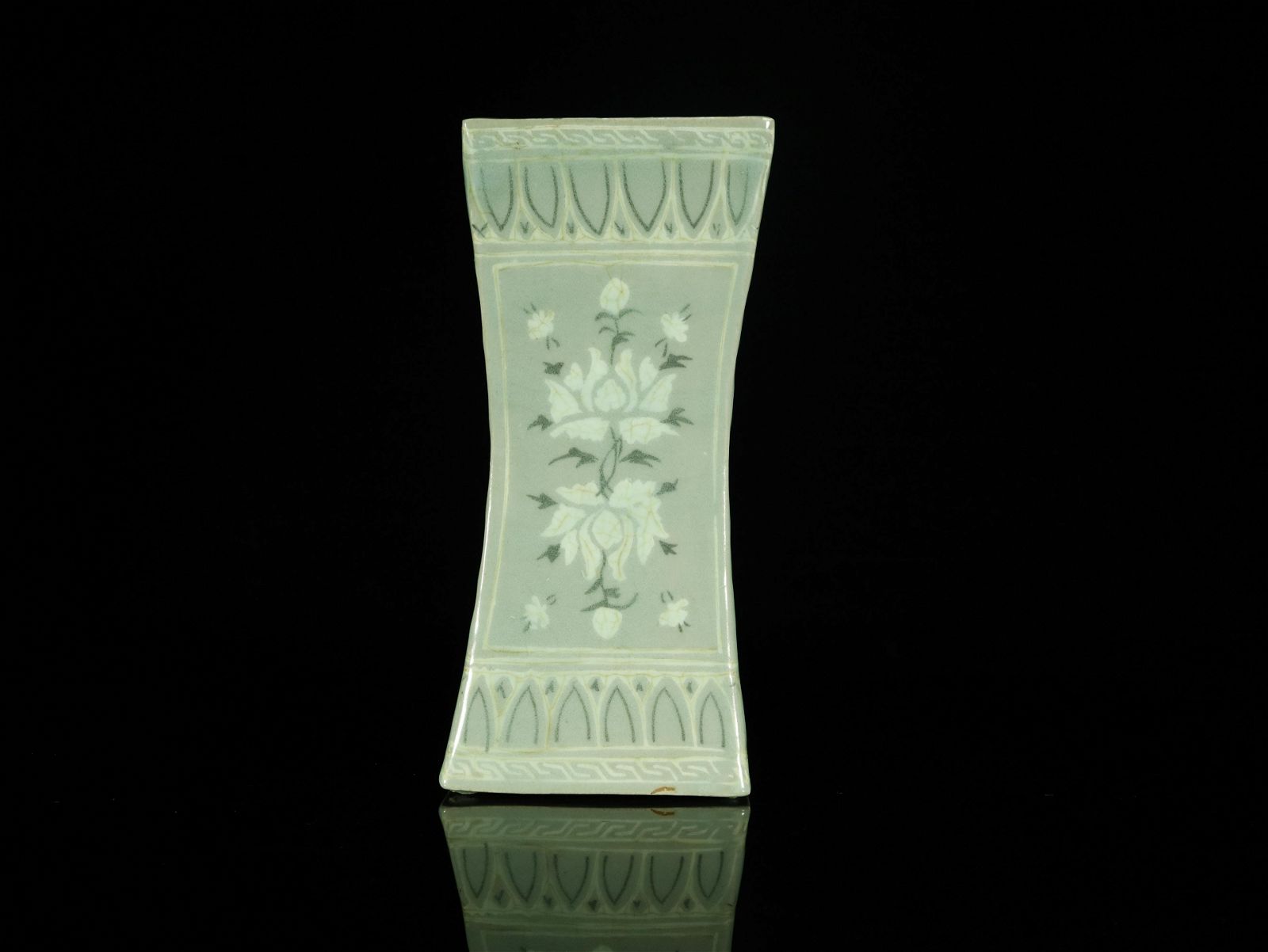 A DELICATE KOREAN CELADON-GLAZED