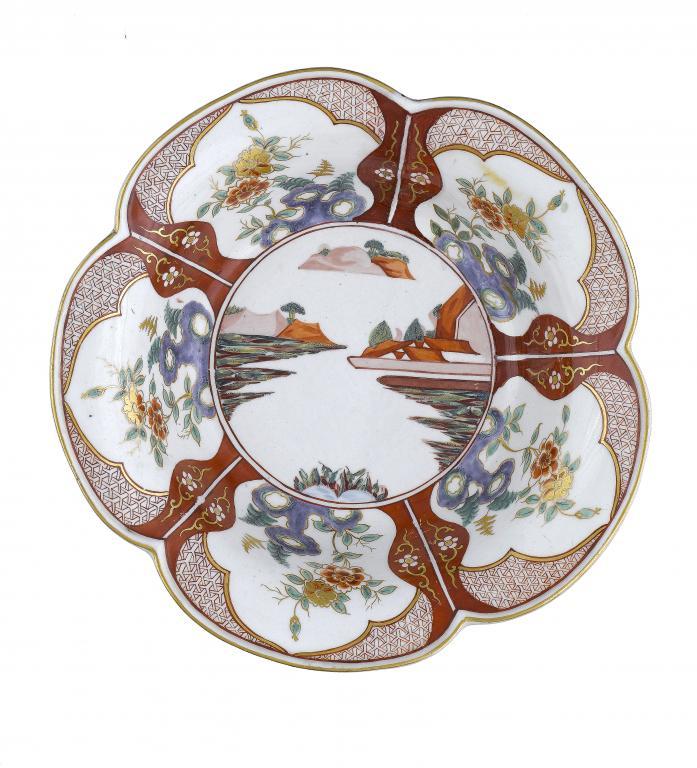 A DERBY BOWL of five petal-lobed