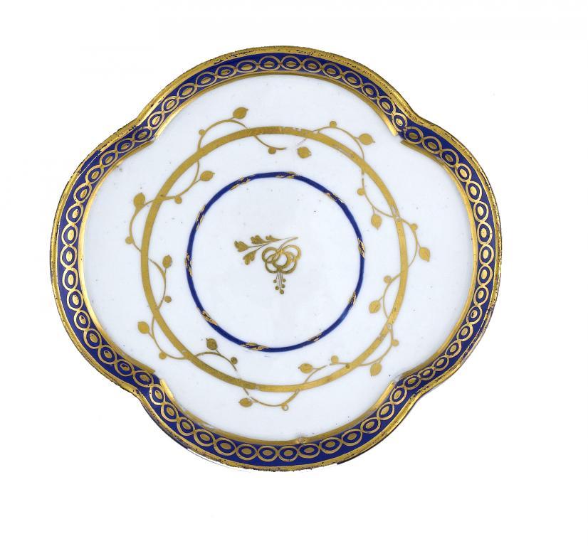A DERBY QUATRELOBED TEAPOT STAND