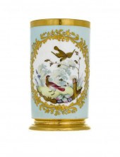 A DERBY SPILL VASE<br />
pain