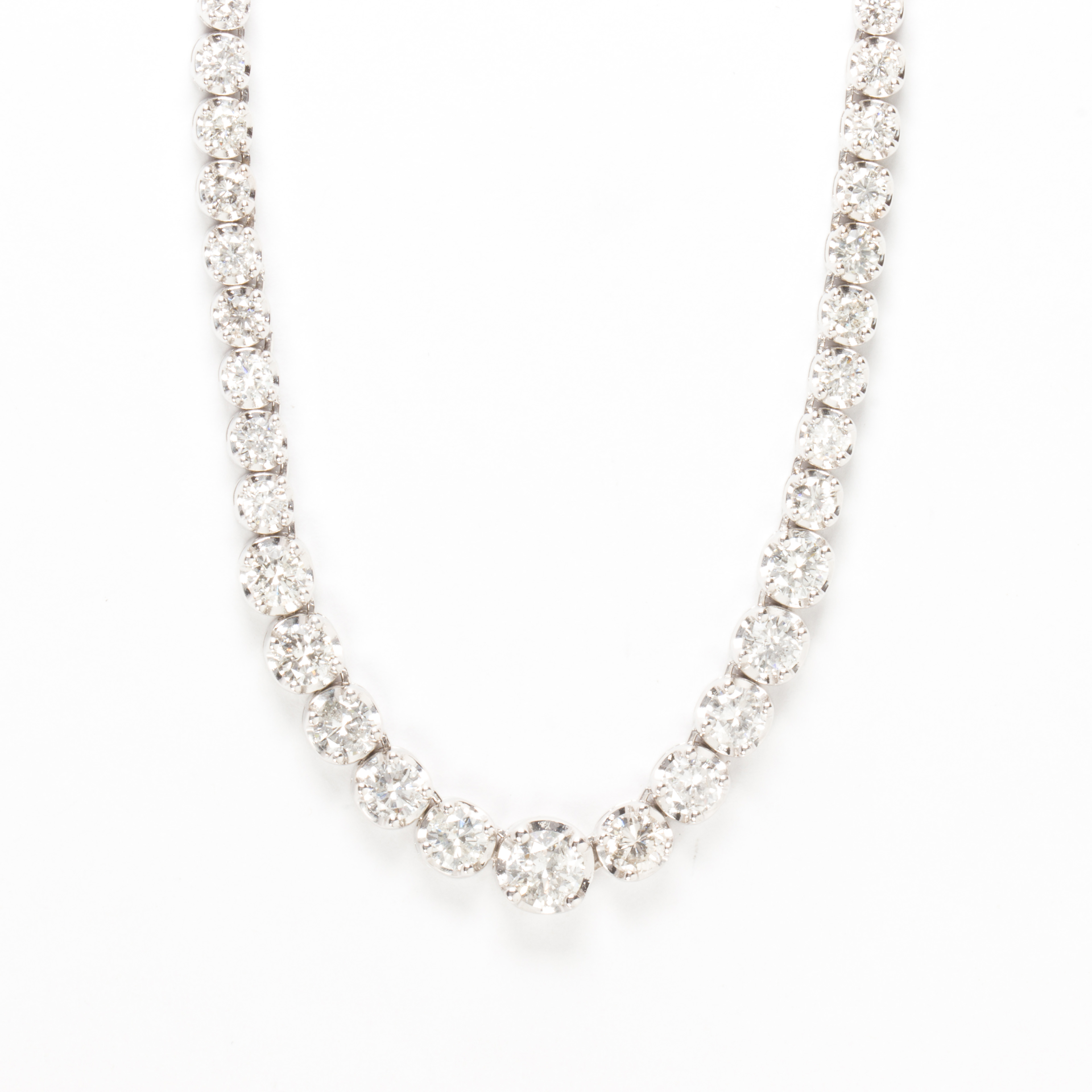 A DIAMOND AND EIGHTEEN KARAT GOLD