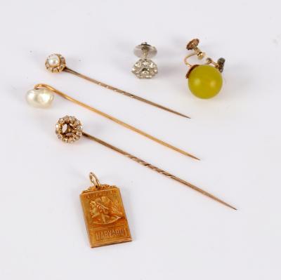 A diamond and pearl stick pin