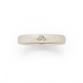 A DIAMOND AND PLATINUM RING, '