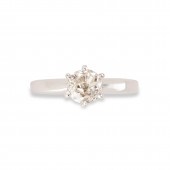 A DIAMOND AND PLATINUM RING, S