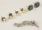A diamond floral spray brooch