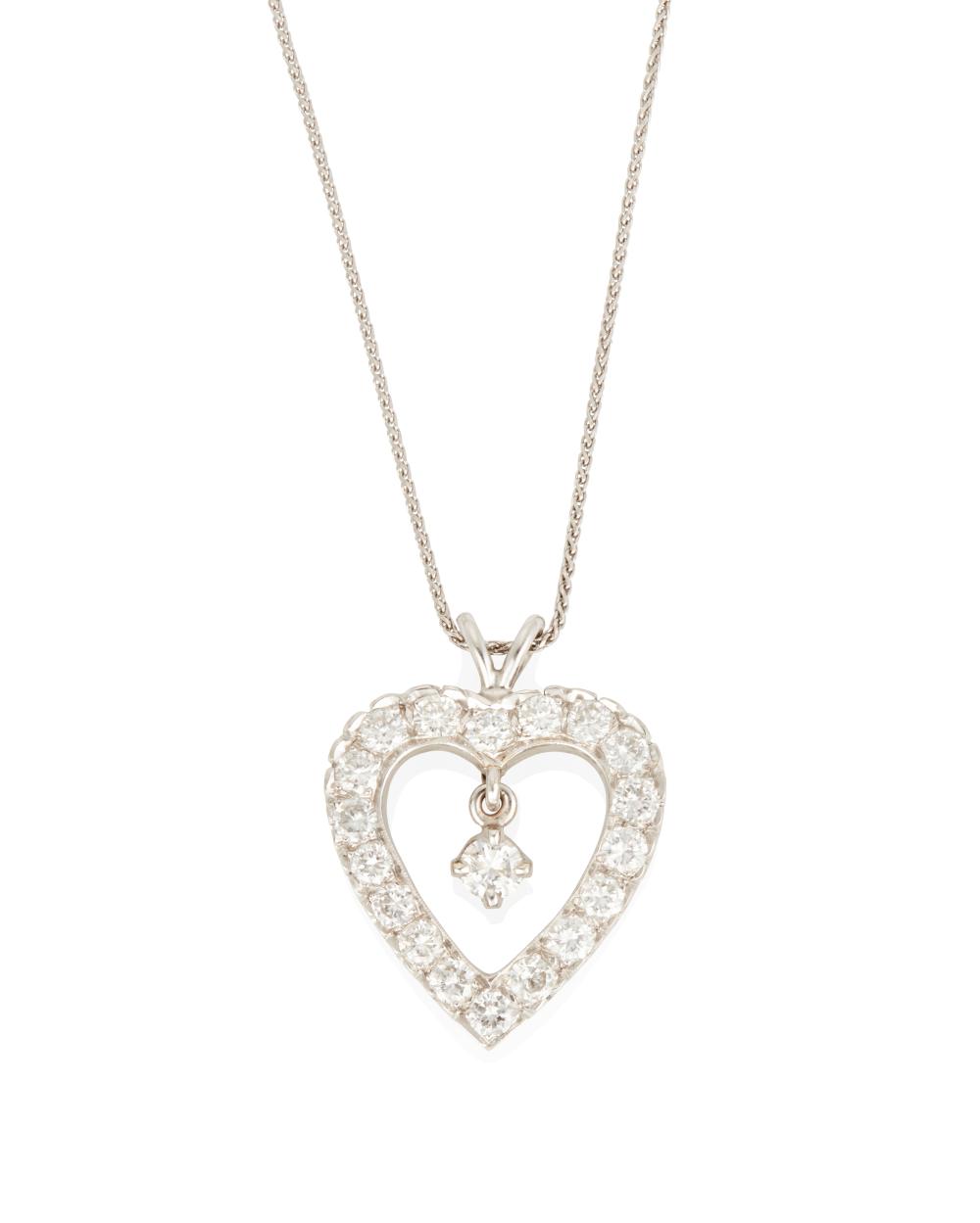 A DIAMOND HEART PENDANT NECKLACEA