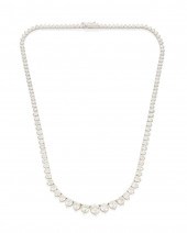 A DIAMOND LINE NECKLACEA diamo