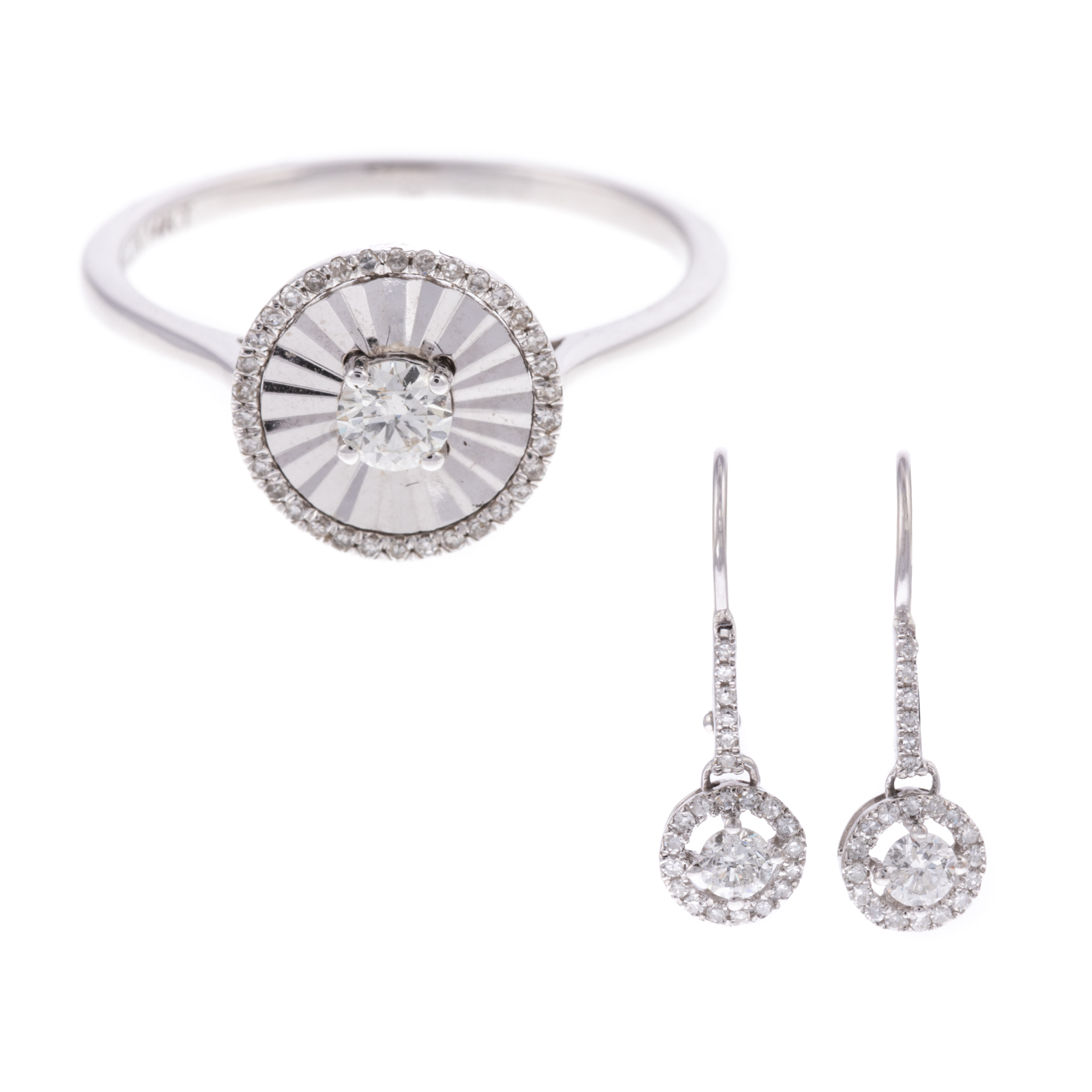 A DIAMOND RING & EARRINGS IN 14K