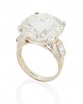 A DIAMOND RINGA diamond ring,