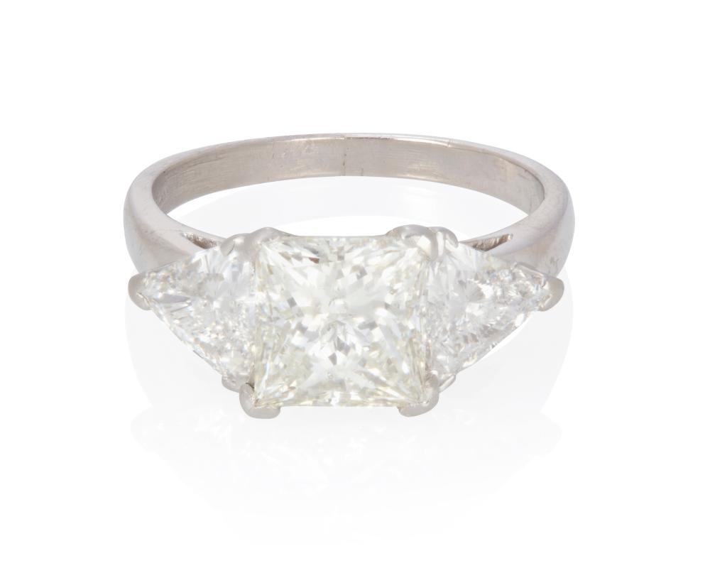 A DIAMOND RINGA diamond ring, 