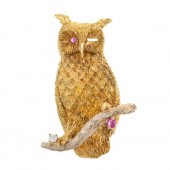A DIAMOND & RUBY OWL BROOCH IN