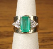 A DIAMONDS AND EMERALD RINGA D