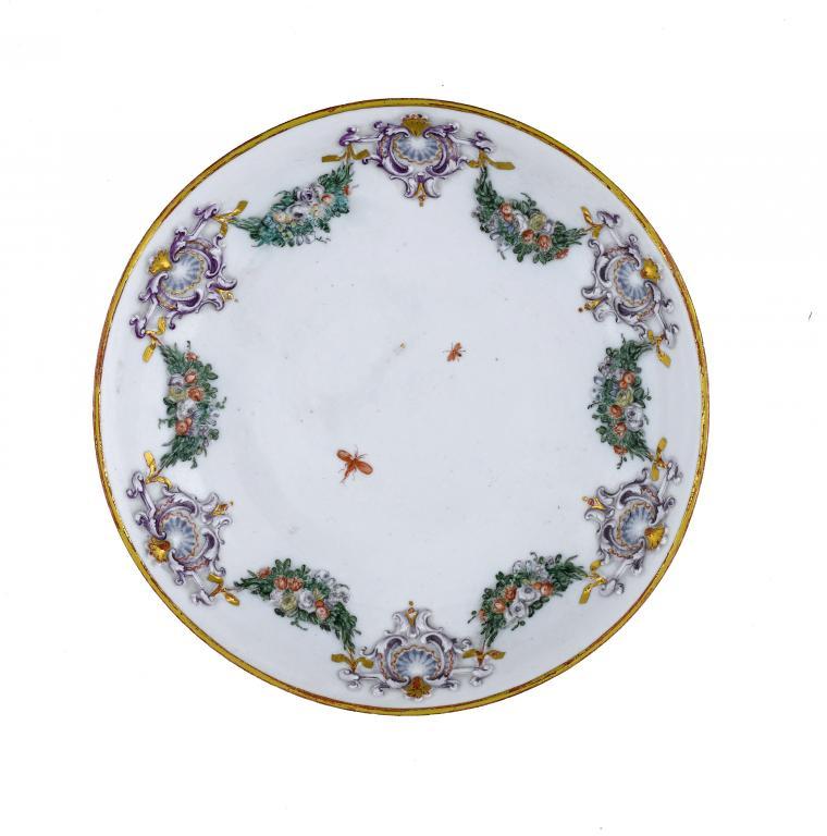 A DOCCIA SAUCER-DISH painted in
