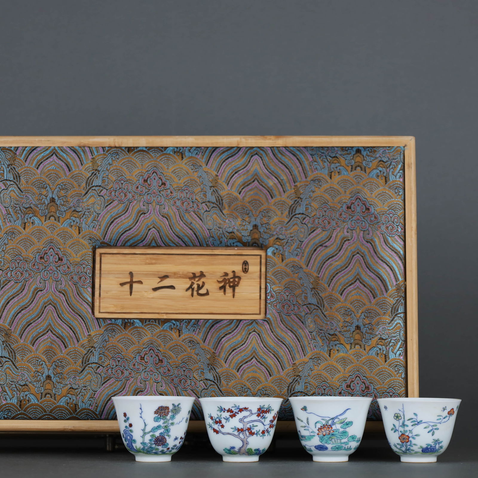 A DOUCAI 'FLORAL' CUPA DOUCAI