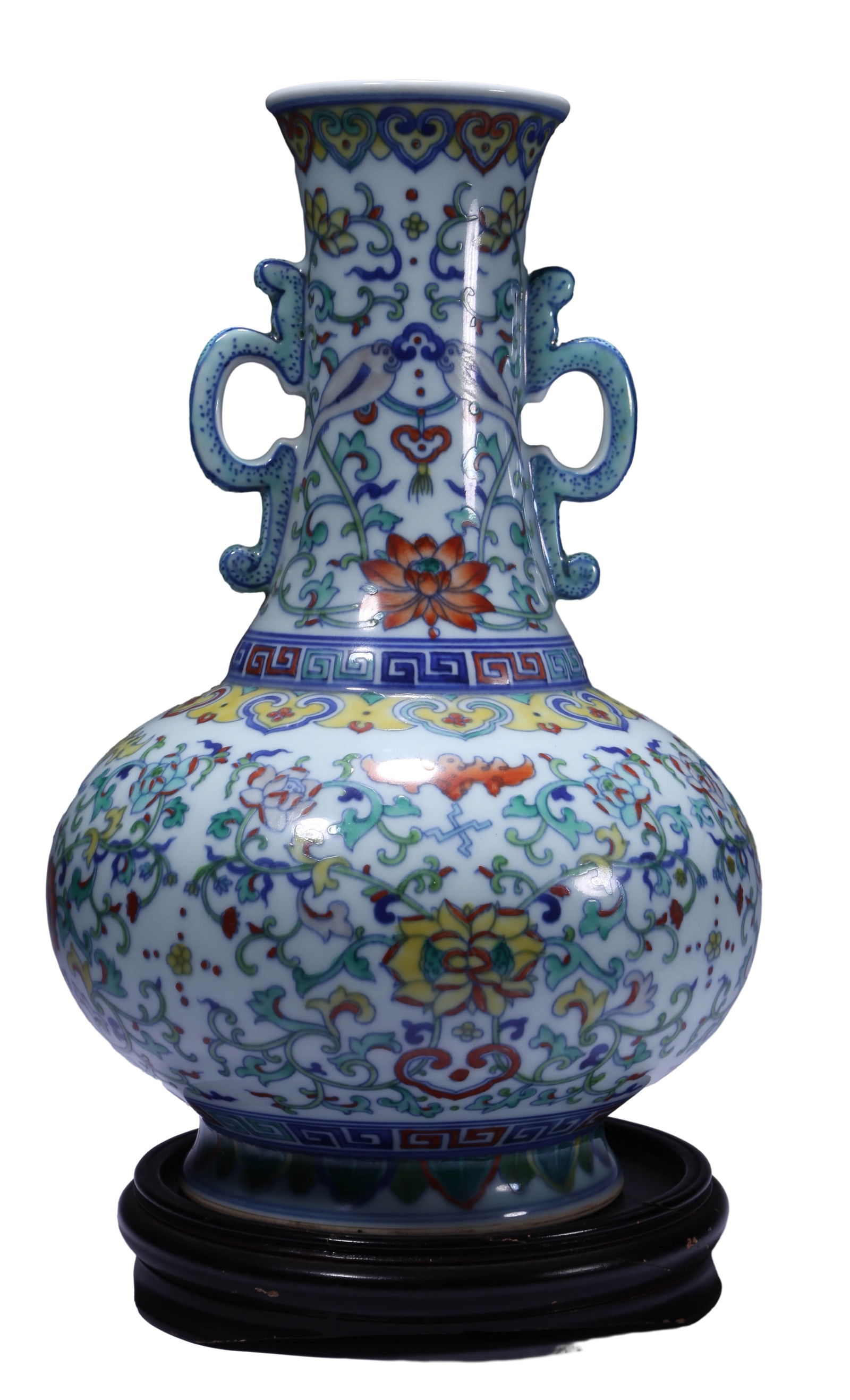 A DOUCAI 'INTERLOCKING LOTUS'