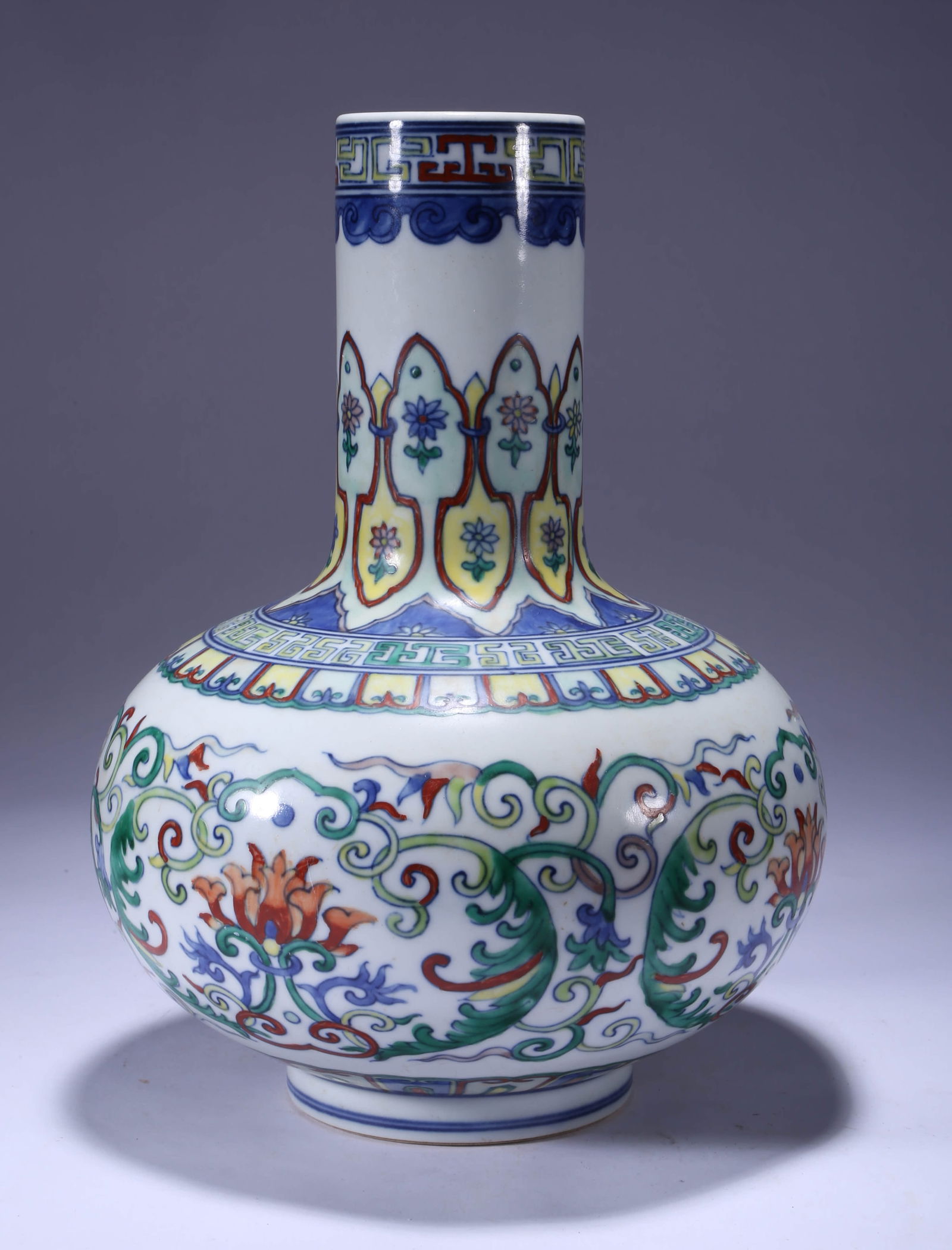A DOUCAI 'LOTUS' VASEA DOUCAI