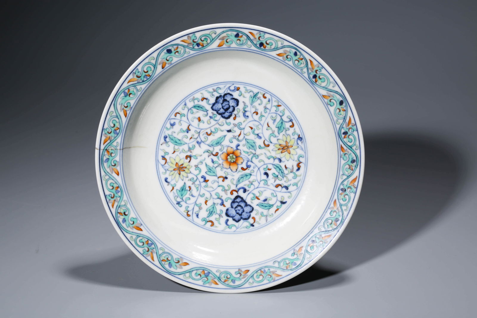 A DOUCAI 'MILLEFLEURS'DISHA