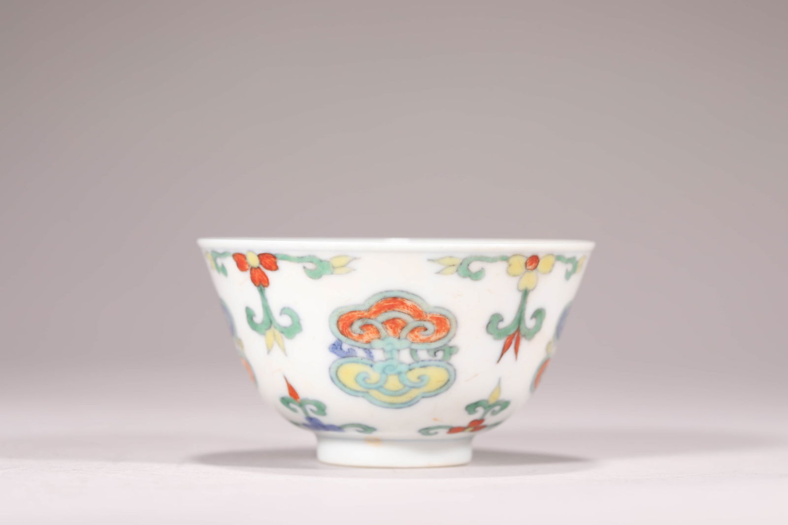 A DOUCAI 'RUYI' CUPA DOUCAI