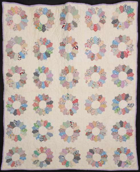 A DRESDEN PLATE QUILT IN FEEDSACK