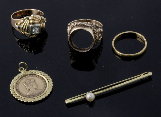 A dress ring marked 750 a signet