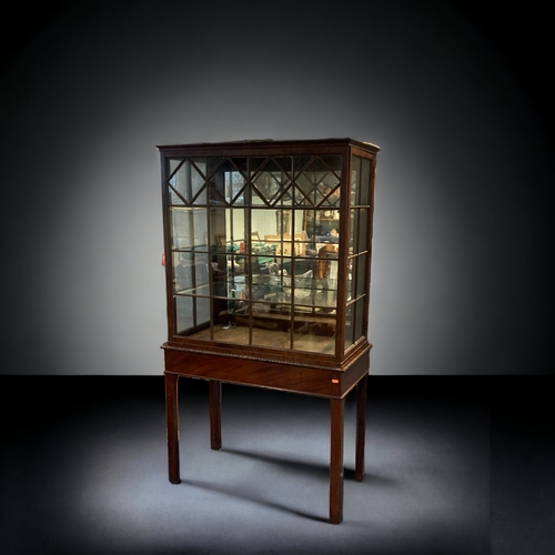 A DRUCE & CO, LONDON MAHOGANY
