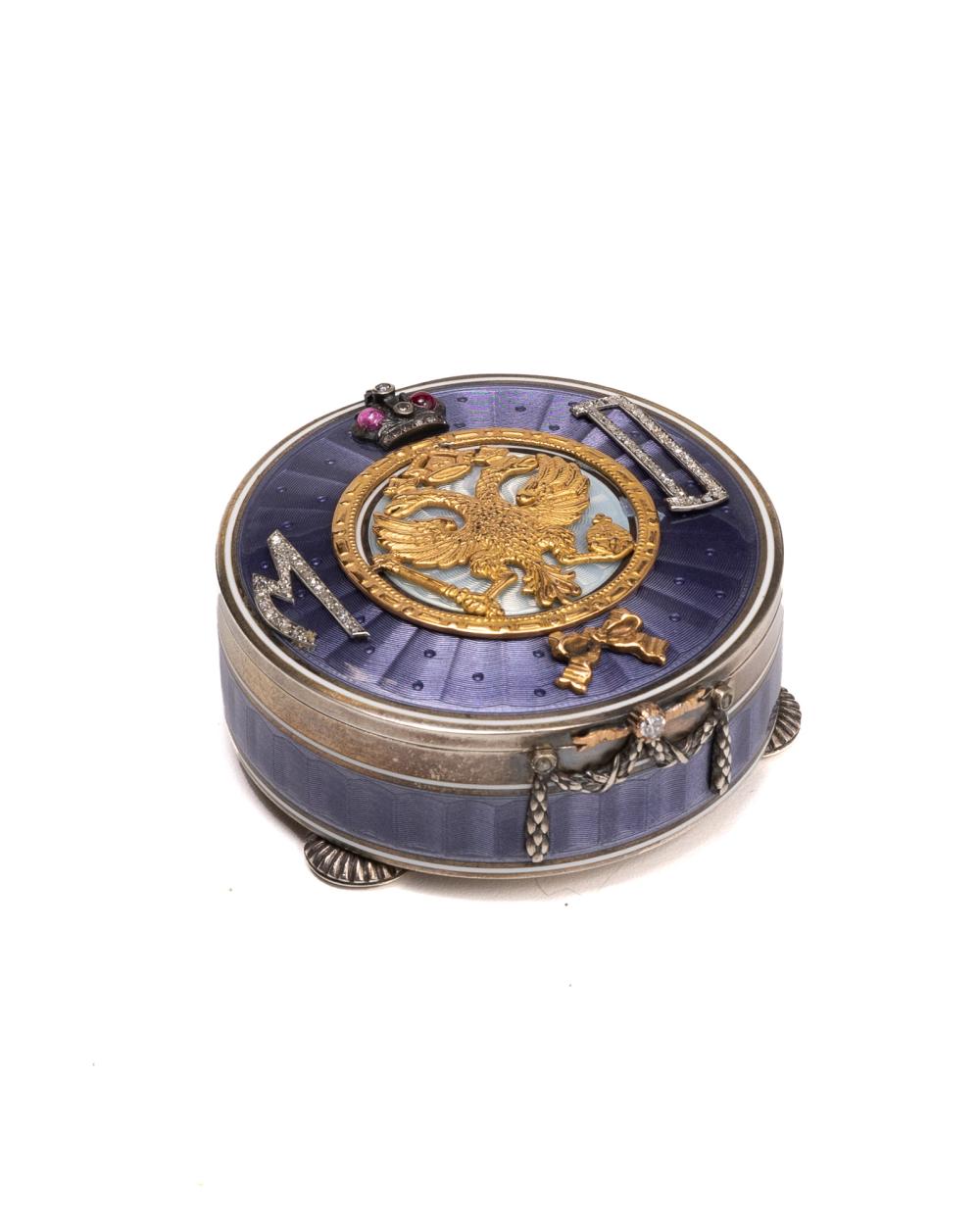 A FABERGé-STYLE GUILLOCHé SNUFFBOXA