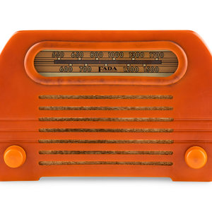 A Fada 652 Radio 1945 having a