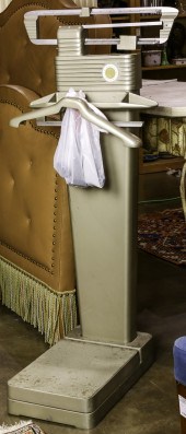A FAIRBANKS MORSE MEN'S VALET