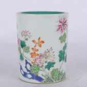 A FAMILE-ROSE 'FLORAL' SMALL B