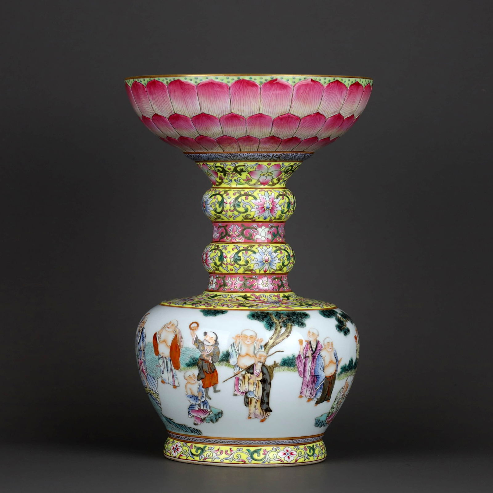 A FAMILLE ROSE 'EIGHTEEN ARHATS'