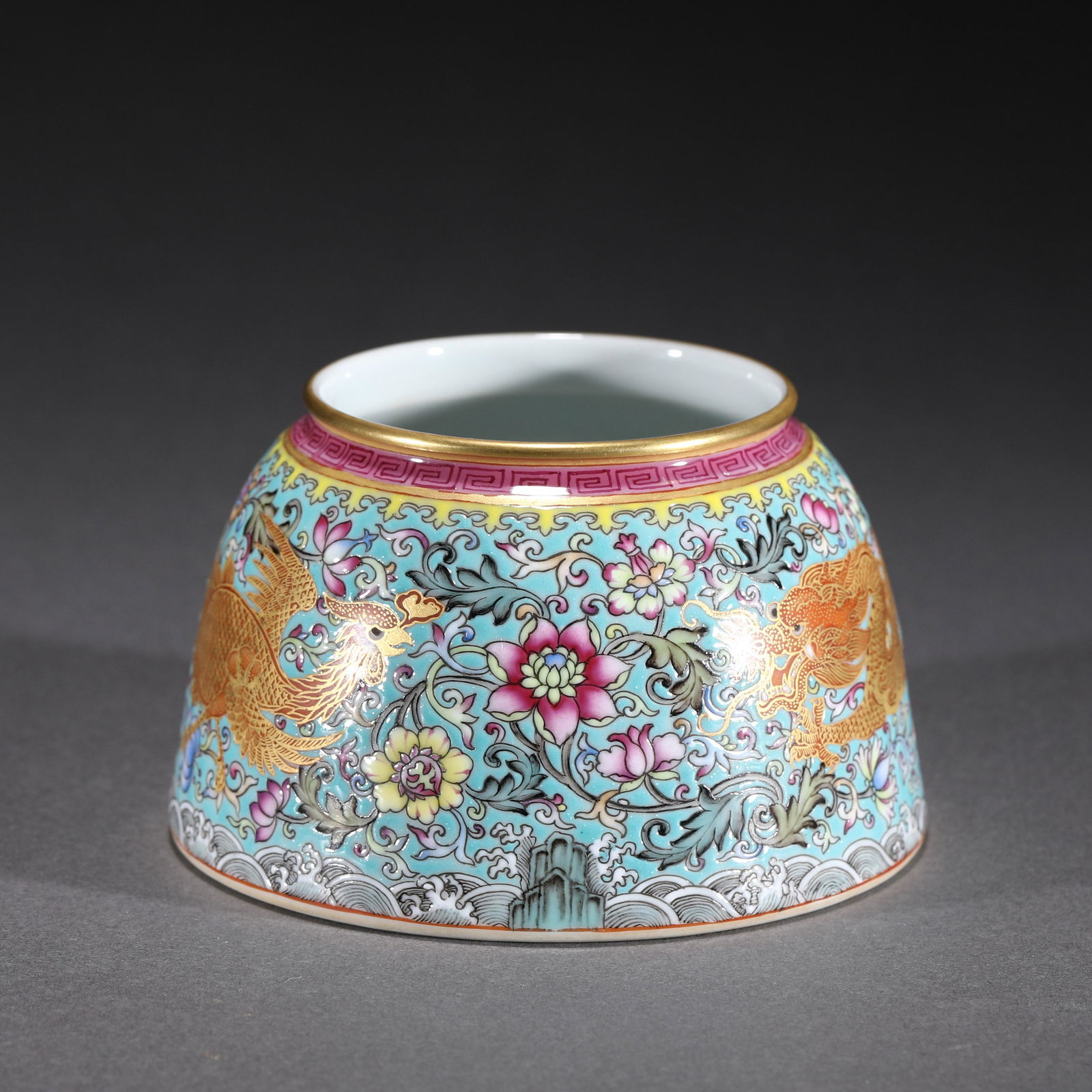 A FAMILLE ROSE FLOWERS PORCELAIN
