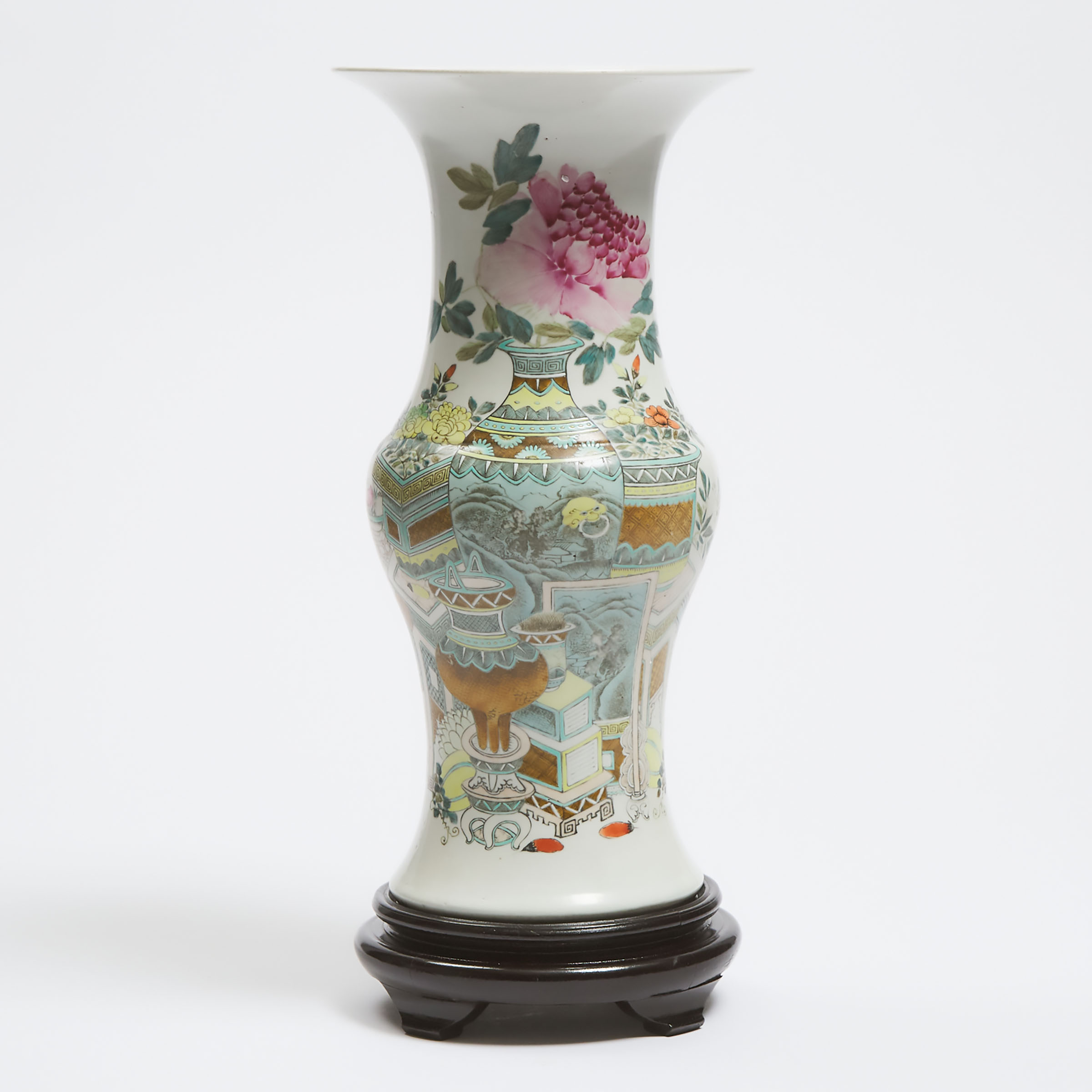 A Famille Rose 'Hundred Antiques'