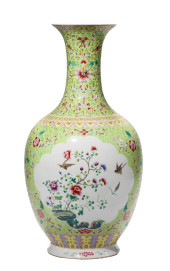 A FAMILLE ROSE MEDALLION 'INTE
