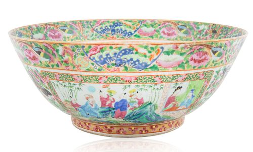 A FAMILLE ROSE MEDALLION PUNCH
